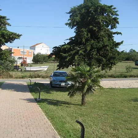 „drei Palmen“ Apartamento Sveti Filip i Jakov