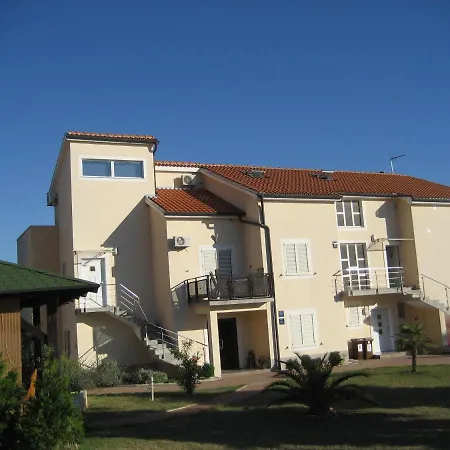 Apartament „drei Palmen“ Sveti Filip i Jakov