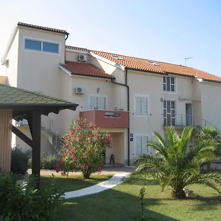 „drei Palmen“ Apartamento Sveti Filip i Jakov
