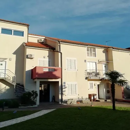 Daire „drei Palmen“ Sveti Filip i Jakov