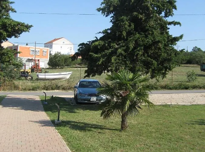 „drei Palmen“ Daire Sveti Filip i Jakov